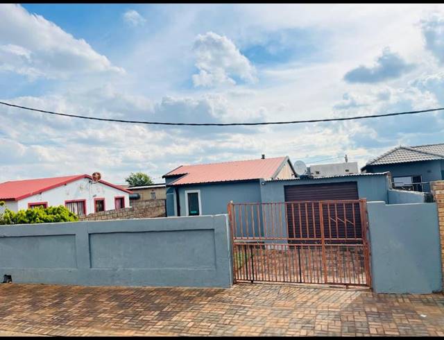 3 BEDROOM HOUSE FOR SALE IN PROTEA GLEN EXT